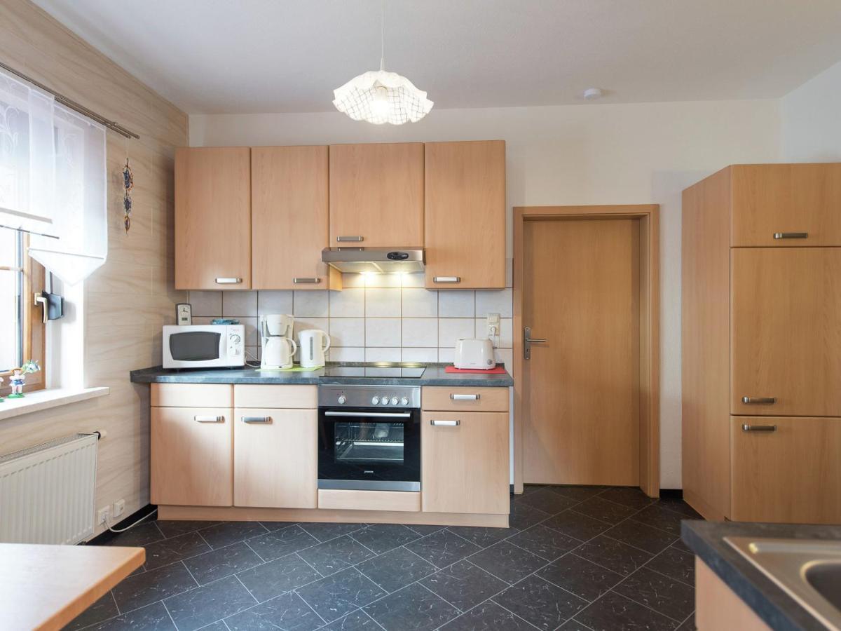 Cozy Apartment In Ore Mountains With Balcony Breitenbrunn  Rom bilde