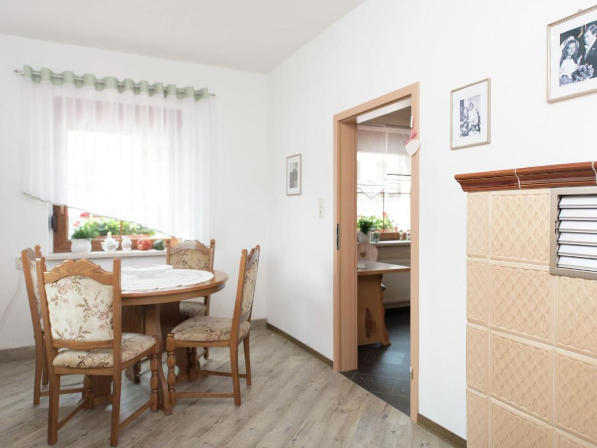 Cozy Apartment In Ore Mountains With Balcony Breitenbrunn  Rom bilde